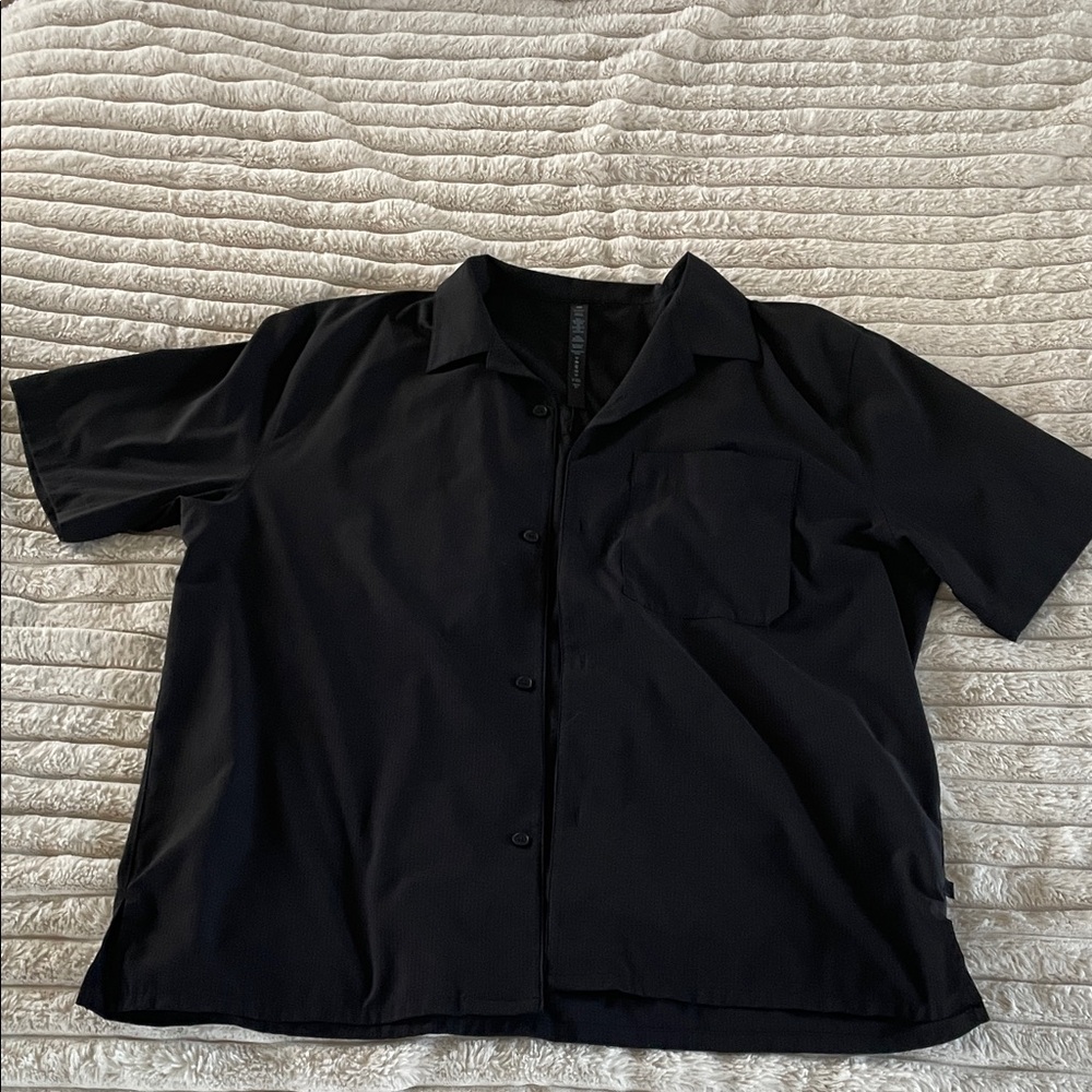 Mens XL lululemon athletica Black Casual Button Down Shirt. Only worn once.